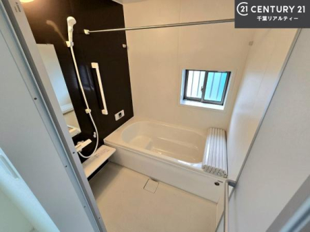 ���� �������������l�̕��͋C�̃o�X���[���́A�����o�Ă��ăo�X�^�C�����[���I
���d���撣���Ă��邲�J���ɂ��D�݂̍���̓����܂����āA�y����ł݂Ă͂������ł��傤���H