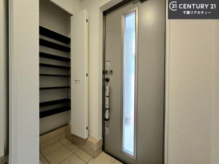 ���� �V���[�Y�{�b�N�X�t���Ȃ̂ŁA���ւ��Еt�����|�������₷���ł��I
�X�b�L���������ւŌ˂��J�����u�ԁA�������̂���S�n������Ԃ��o�}���Ă���܂��B