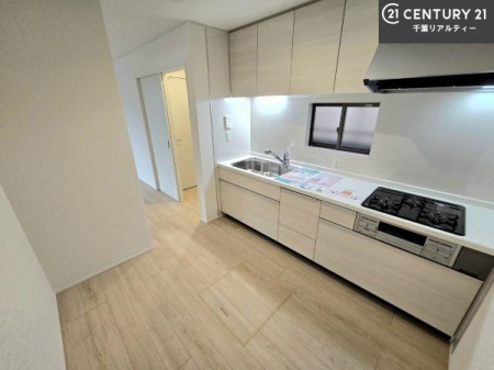 �L�b�`�� ��Ƃ肠�钲���X�y�[�X�ō�Ƃ����₷�����K�ȃL�b�`���ł��I
���q�l�ƈꏏ�ɂ��َq������y���߂�L�X�X�y�[�X�ł��B�y�����������ԂɂȂ肻���ł��ˁI