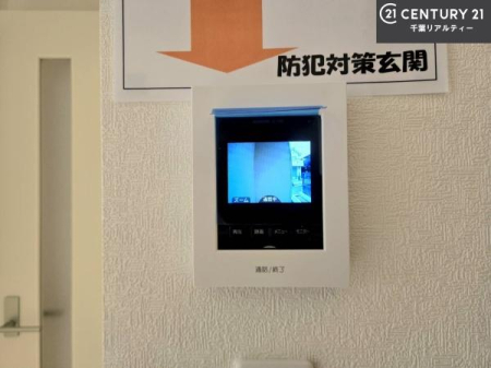 ���̑����� TV���j�^�[�t���C���^�[�z��������A�K��҂��f���Ŋm�F���Ă���Ή��ł��邽�߁A�h�Ɩʂ����S�ł��B���q�l�̂�����Ԏ��ɂ��S�����A���Ƒ��̈��S�E���S�ȕ�炵���T�|�[�g���܂��B
