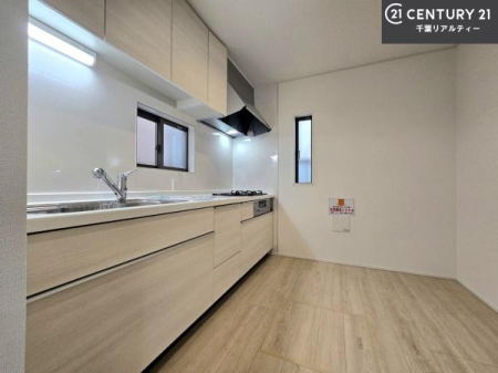 �L�b�`�� ��Ƃ����₷���V�X�e���L�b�`���ł��I���[���t���Ă���̂ŁA�����X�y�[�X�ɕ���u���Ȃ��čς݂܂��I
�L�X�g���āA���K�ɍ�Ƃ��ł��܂��I
