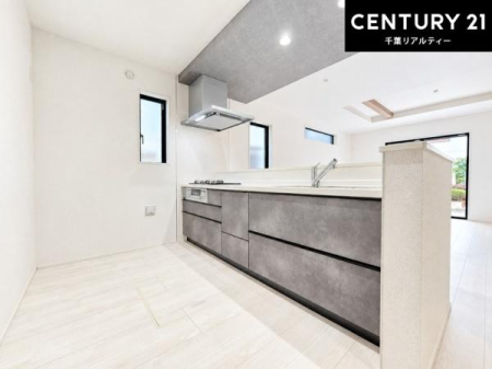 �L�b�`�� ��Ƃ肠�钲���X�y�[�X�ō�Ƃ����₷�����K�ȃL�b�`���ł��I
���q�l�ƈꏏ�ɂ��َq������y���߂�L�X�X�y�[�X�ł��B�y�����������ԂɂȂ肻���ł��ˁI
