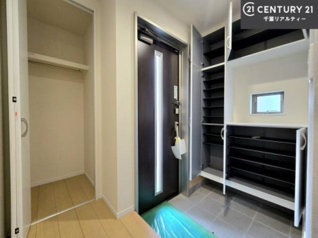 ���� �V���[�Y�{�b�N�X�t���Ȃ̂ŁA���ւ��Еt�����|�������₷���ł��I
�X�b�L���������ւŌ˂��J�����u�ԁA�������̂���S�n������Ԃ��o�}���Ă���܂��B