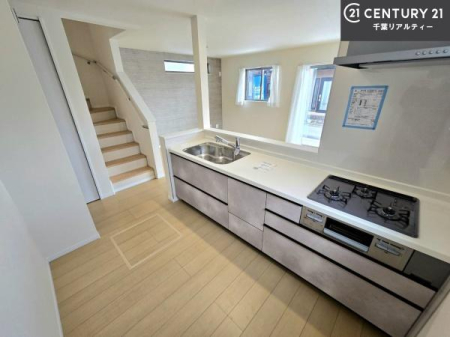 �L�b�`�� ��Ƃ肠�钲���X�y�[�X�ō�Ƃ����₷�����K�ȃL�b�`���ł��I
���q�l�ƈꏏ�ɂ��َq������y���߂�L�X�X�y�[�X�ł��B�y�����������ԂɂȂ肻���ł��ˁI