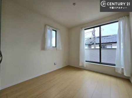 �m�� �o���R�j�[�ɖʂ��Ă���m���ł��B���邭�����肪����A���C����������ł��܂��I���N���āA�O�ɏo�Ĕw�L�т����[�ċz�����ǂ������}������邱�Ƃ��ł��܂��B
