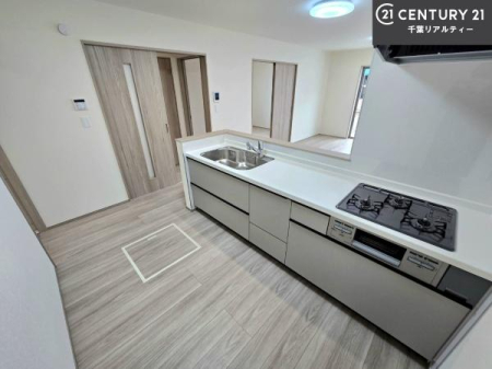 �L�b�`�� ��Ƃ肠�钲���X�y�[�X�ō�Ƃ����₷�����K�ȃL�b�`���ł��I
���q�l�ƈꏏ�ɂ��َq������y���߂�L�X�X�y�[�X�ł��B�y�����������ԂɂȂ肻���ł��ˁI