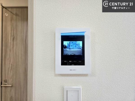 ���̑����� TV���j�^�[�t���C���^�[�z��������A�K��҂��f���Ŋm�F���Ă���Ή��ł��邽�߁A�h�Ɩʂ����S�ł��B���q�l�̂�����Ԏ��ɂ��S�����A���Ƒ��̈��S�E���S�ȕ�炵���T�|�[�g���܂��B