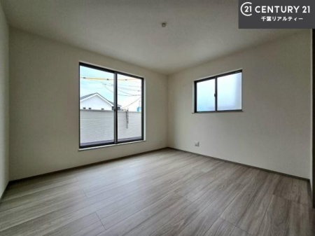 �Q�� �D���������������ޗm���́A���̖ڊo�߂��C�������ǂ������ł��ˁB���������Ԃ��������Ɖ߂������Ƃ��ł��܂��B�D�����F�����̃t���[�����O���ǂ�ȉƋ�ɂ��}�b�`���܂��I