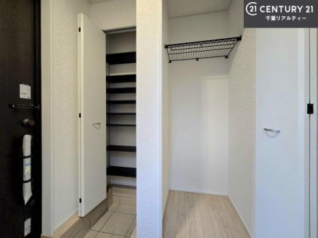 ���� �V���[�Y�{�b�N�X�t���Ȃ̂ŁA���ւ��Еt�����|�������₷���ł��I
�X�b�L���������ւŌ˂��J�����u�ԁA�������̂���S�n������Ԃ��o�}���Ă���܂��B