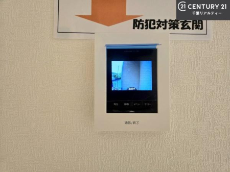 ���̑����� TV���j�^�[�t���C���^�[�z��������A�K��҂��f���Ŋm�F���Ă���Ή��ł��邽�߁A�h�Ɩʂ����S�ł��B���q�l�̂�����Ԏ��ɂ��S�����A���Ƒ��̈��S�E���S�ȕ�炵���T�|�[�g���܂��B