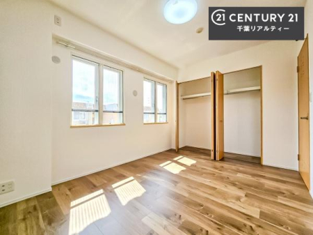 �q������ ���[�X�y�[�X���t���Ă���̂ŁA�}�ȗ��q���ł��U�炩��������������T�b�ƕЂÂ����đ�ϕ֗��ł��I�ǖʂ��L�X���Ă���̂ŁA�׋�����x�b�h�̒u����ɍ���܂���I
