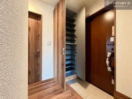 ���� �V���[�Y�{�b�N�X�t���Ȃ̂ŁA���ւ��Еt�����|�������₷���ł��I
�X�b�L���������ւŌ˂��J�����u�ԁA�������̂���S�n������Ԃ��o�}���Ă���܂��B