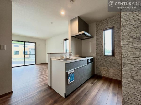 �L�b�`�� ��Ƃ����₷���V�X�e���L�b�`���ł��I���[���t���Ă���̂ŁA�����X�y�[�X�ɕ���u���Ȃ��čς݂܂��I
�L�X�g���āA���K�ɍ�Ƃ��ł��܂��I