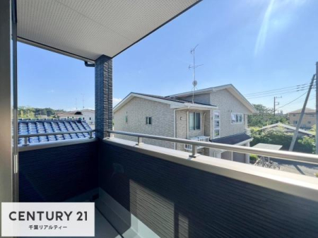 住戸からの眺望写真 落ち着きある住宅街です！周囲には高い建物がなく、空が広く開放感があり、陽当たりを大きく遮られることもありません！気持ちの良い風が通り抜ける街並みです！
