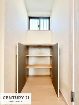 収納 たっぷり収納住空間。
住空間をすっきり使うためには必須ポイントの収納スペースですよね。是非現地でご確認ください