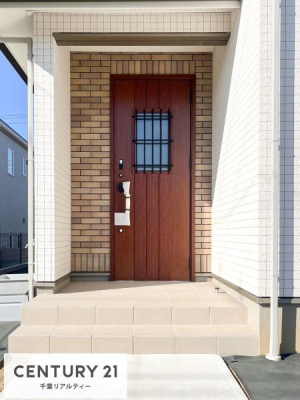 玄関 落ち着いた雰囲気の玄関です。オシャレな玄関で家族やお客様を送迎できるのはいいですね！