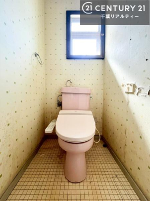 トイレ 1・2階にトイレがございます！朝の忙しい時間帯も待たずにすみそうですね。