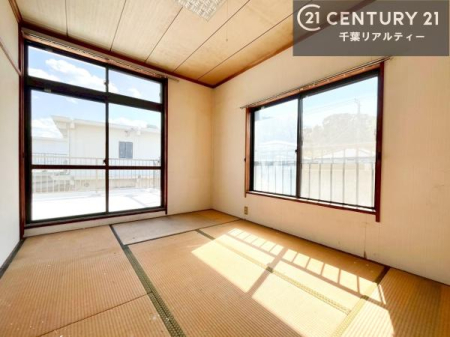 和室 和室ではお子様が転んでも怪我をする心配はほとんどありません。
家事の合間にママやパパが寝ころんで使える休憩スペースとしても利用可！