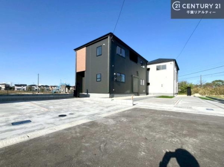前面道路含む現地写真 周辺環境や、お客様のご希望に合った物件も一緒にご案内を致します。住宅ローンアドバイザーによるご相談も承ります。当社はお問い合わせに即対応します！お待たせしません！