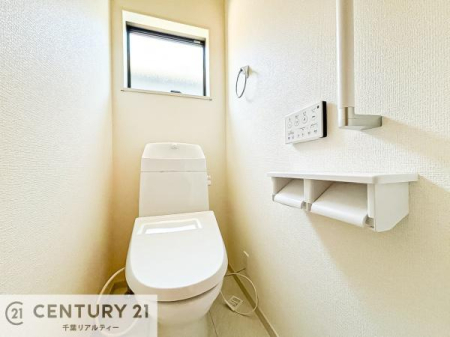 トイレ 1・2階にトイレがございます！朝の忙しい時間帯も待たずにすみそうですね。