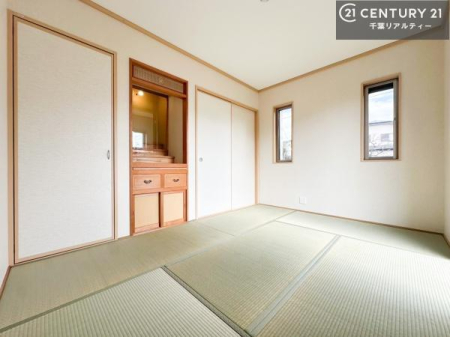 和室 日本人の心感じる「和」の空間。井草の香り漂う空間は癒しのひと時を演出してくれます！リラックス効果があるので快適に過ごせそうです。