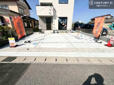 駐車場 カースペース付き！マイカーをお持ちの方も安心ですね。